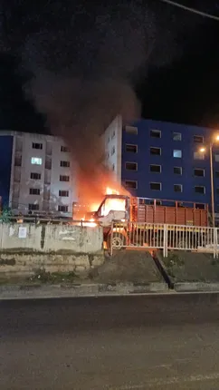 ପଳାସୁଣି ଓଭରବ୍ରିଜ ନିକଟରେ ମିନିଟ୍ରକରେ ଲାଗିଲା ନିଆଁ