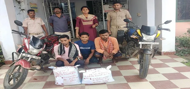 ବାଇକ୍‌ ତେଲ ଟାଙ୍କି ଓ ସିଟ୍‌ ତଳୁ ବାହାରିଲା ୧୦ କେଜି ‌ଗଞ୍ଜେଇ, ୩ ଗିରଫ