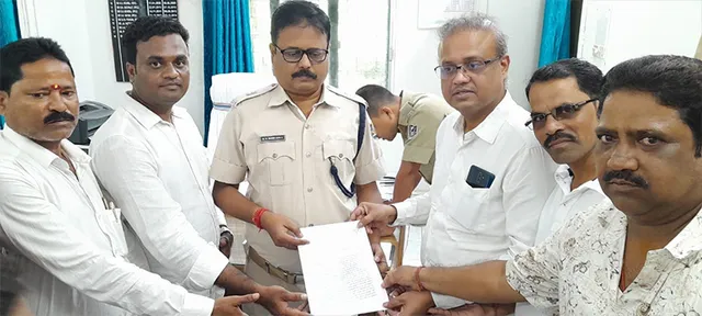 ଥାନାଧିକାରୀଙ୍କ ବିରୋଧରେ କାର୍ଯ୍ୟାନୁଷ୍ଠାନ ଦାବି କଲା ବିଜେପି