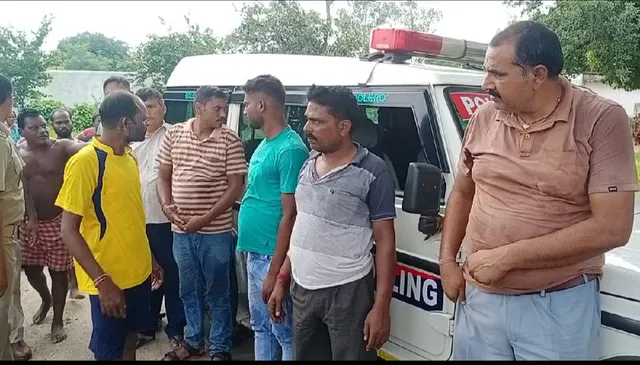 ସୁନ୍ଦରଗଡ଼: ଅବକାରୀ ଗୁଣ୍ଡାଙ୍କୁ ମହିଳା ଘେରିଲେ, ଛେଚିଲେ