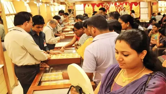 ବଜାରରେ ଧନ୍‌ତେରସ୍ ଉତ୍ସାହ : ସୁନା ଦୋକାନରେ ଭିଡ଼