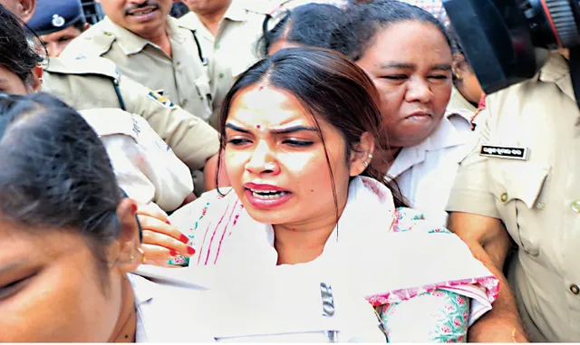 କୋର୍ଟରେ ହାଜର ହେଲେ ଅର୍ଚ୍ଚନା ନାଗ, ଗଣମାଧ୍ୟମ ଆଗ‌ରେ ଗର୍ଜିଲେ, ଫାଙ୍କିଲେ