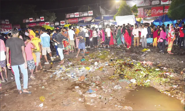 ପୂଜା‌ରେ ବି ସଫା କଲେନି, ସହର ସାରା ଆବର୍ଜନା