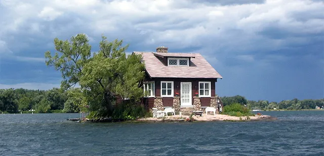 ଖୋଲା ଝରକା: ଗୋଟିଏ ଘର ଥିବା ଦ୍ବୀପ