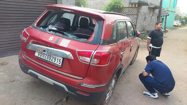 ବିଜେଡି ନେତାଙ୍କ କାର୍ ଉପରକୁ ବୋମାମାଡ଼, କାରଣ ଅସ୍ପଷ୍ଟ