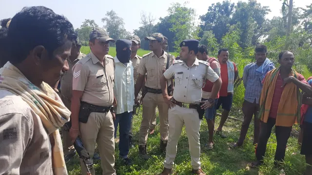 ତିନି ଜଣଙ୍କୁ ହତ୍ୟା ଘଟଣା: ସିନ୍‌ ରିକ୍ରିଏସନ୍ ପାଇଁ ଯାଇଥିଲା ପୁଲିସ, ଘେରି ଗଲେ ଲୋକେ