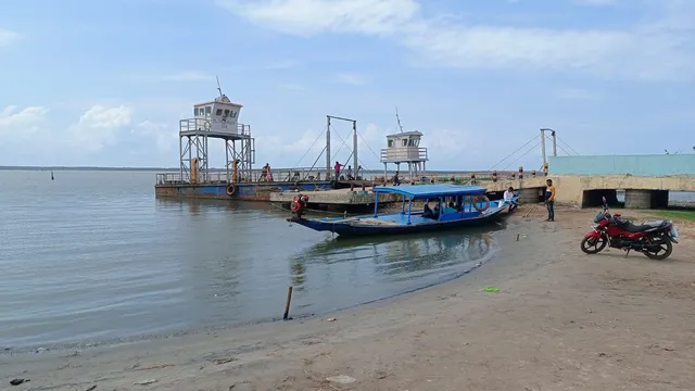 ଚିଲିକାରେ ଭସାପୋଲ ସେବା ବନ୍ଦ, ପୁଣି ଘରୋଇ ଡଙ୍ଗାରେ ବିପଜ୍ଜନକ ଯାତ୍ରା