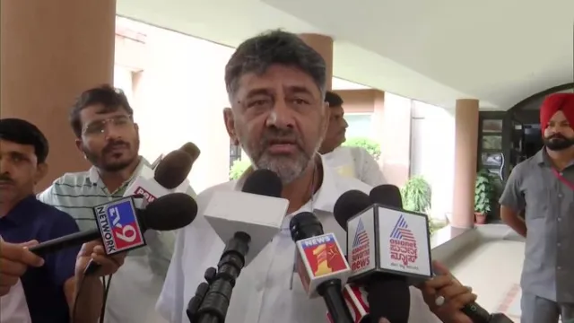 ‘ଇଡି’ରେ ହାଜର ହେବାକୁ ‘ଭାରତ ଯୋଡ଼ୋ ଯାତ୍ରା’ ଛାଡ଼ି ଦିଲ୍ଲୀ ଆସିଲେ କର୍ଣ୍ଣାଟକ କଂଗ୍ରେସ ମୁଖ୍ୟ ଡି.କେ. ଶିବକୁମାର