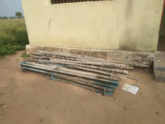 ଲୁହାପାଇପ ଚୋରି କରୁଥିବା ସମୟରେ ଚୋରକୁ ଧରିଲେ ପୁଲିସ ଓ ଗ୍ରାମବାସୀ