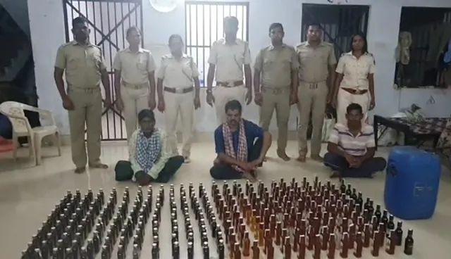 ବିପୁଳ ପରିମାଣର ନକଲି ବିଦେଶୀ ମଦ ଜବତ, ୩ଜଣ ମଦ ମାଫିଆ ଗିରଫ