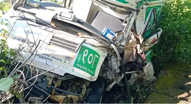 ୧୦୮ ଆମ୍ବୁଲାନ୍ସ ଦୁର୍ଘଟଣାଗ୍ରସ୍ତ: ରୋଗୀଙ୍କ ସହ ଗାଡ଼ି ହେଲପରଙ୍କର ମୃତ୍ୟୁ