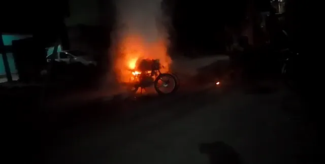 ପୁଣି ଅଶାନ୍ତ ପିପିଲି: ବିଳମ୍ବିତ ରାତିରେ ବାଇକ୍ ଜାଳିଦେଲେ ଦୁର୍ବୃତ୍ତ