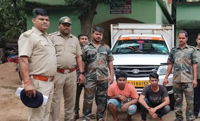 ୧୨୪ ଖଣ୍ଡ ଶାଳକାଠ ସହ ଭ୍ୟାନ ଜବତ, ଦୁଇ ଗିରଫ