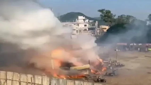 ଆନ୍ଧ୍ରପ୍ରଦେଶ: ବାଣ ବଜାରରେ ଅଗ୍ନିକାଣ୍ଡ, ୨ ମୃତ