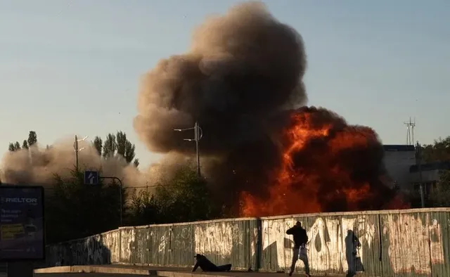 ସପ୍ତାହେ ପରେ ପୁଣି ରୁଷୀୟ ରକେଟ୍‌ ଆକ୍ରମଣରେ ଥରହର ହେଲା କିବ୍‌: ରିପୋର୍ଟ