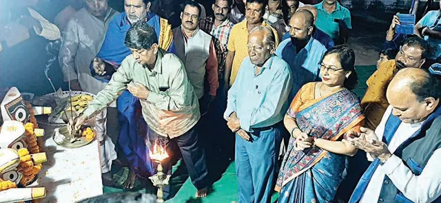 ସାହିତ୍ୟିକଙ୍କ ସହ ମିଶିଲେ ସମାଜ ପ୍ରତି ନେତାଙ୍କ ଆଭିମୁଖ୍ୟ ବଦଳିବ: ସୌମ୍ୟ