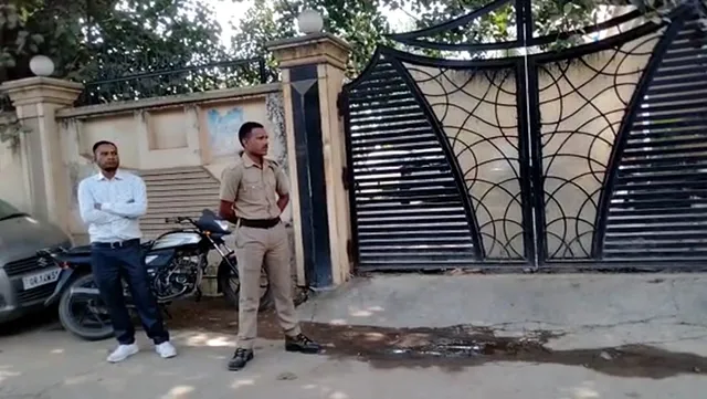 ବ୍ୟବସାୟୀଙ୍କ ଗୋଦାମ ଓ ଘରେ ଆୟକର ଚଢ଼ଉ