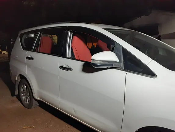 ଠିକାଦାରଙ୍କ ଗାଡି ଉପରେ ଗୁଳିମାଡ଼ !