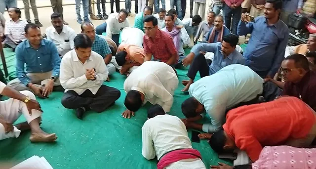 ପଦ୍ମପୁର ଉପନିର୍ବାଚନ:ସର୍ବଦଳୀୟ ବୈଠକ ଫେଲ୍‌,ନାମାଙ୍କନ ନ କରିବାକୁ ମୁଣ୍ଡିଆ ମାରିଲେ ଚାଷୀ 