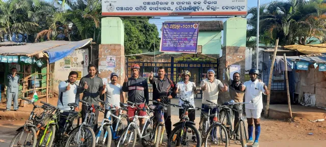 ବୃକ୍ଷରୋପଣ ପାଇଁ ବାର୍ତ୍ତା ଦେବାକୁ ସାଇକେଲ୍‌ରେ ଯାତ୍ରା