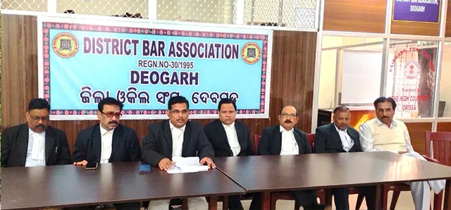 ସୁପ୍ରିମ କୋର୍ଟ ନିର୍ଦ୍ଦେଶକୁ ନେଇ ଓକିଲ ସଂଘର ବିକ୍ଷୋଭ   