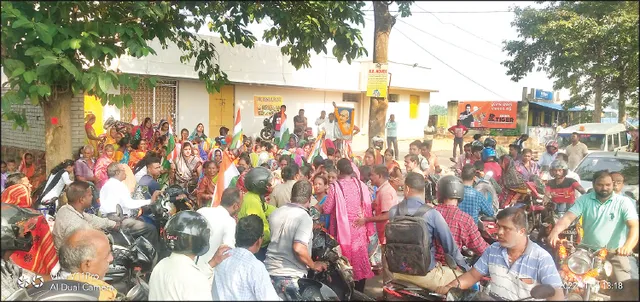 ବାର୍‌କୁ ବିରୋଧ କରି ଧାରଣାରେ ବସିଲେ ମହିଳା