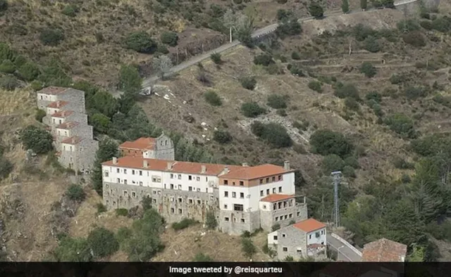 ଏକ ପୂରା ସ୍ପାନିସ୍ ଗାଁ ୨.୧ କୋଟିରେ ବିକ୍ରି ହେବ