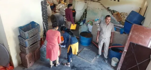 ନକଲି ସସ୍ ଫ୍ୟାକ୍ଟ୍ରି ସିଲ୍: ଜବତ ହେଲା ଦେଢ଼ କ୍ୱିଣ୍ଟାଲରୁ ଅଧିକ ସସ୍ ଓ ଚାଓମିନ