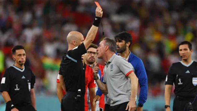 ଘାନା ଆଶା ଉଜ୍ଜୀବିତ: ପ୍ରଶିକ୍ଷକଙ୍କୁ ରେଡ୍‌ କାର୍ଡ; ବିଶ୍ବକପ୍‌ରେ ପ୍ରଥମ