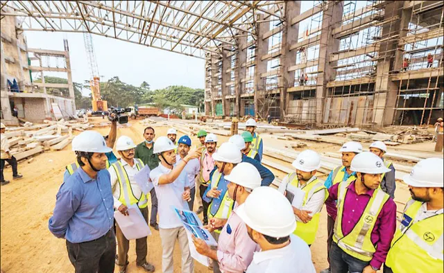 କଳିଙ୍ଗ ଷ୍ଟାଡିୟମ୍ ନିର୍ମାଣାଧୀନ ଭିତ୍ତିଭୂମି ବୁଲିଲେ ୫ଟି ସଚିବ