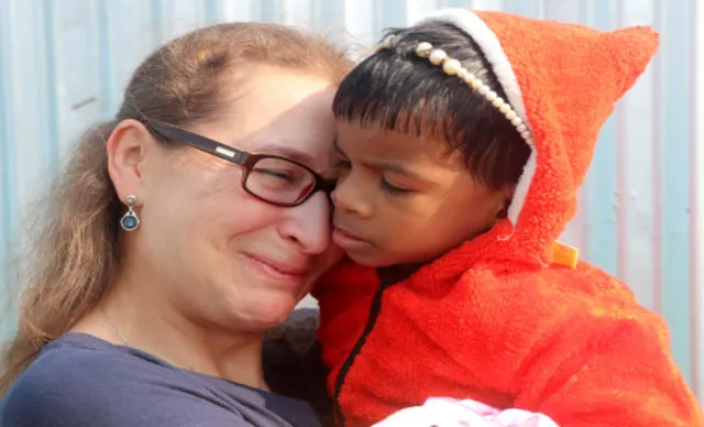 ବାଲିଯାତ୍ରା ପଡ଼ିଆରେ ପୋଷ୍ୟ ଗ୍ରହଣ କାର୍ଯ୍ୟକ୍ରମ: ଶିଶୁ କନ୍ୟାଙ୍କୁ ଗ୍ରହଣ କଲେ ସ୍ପେନ୍ ମହିଳା