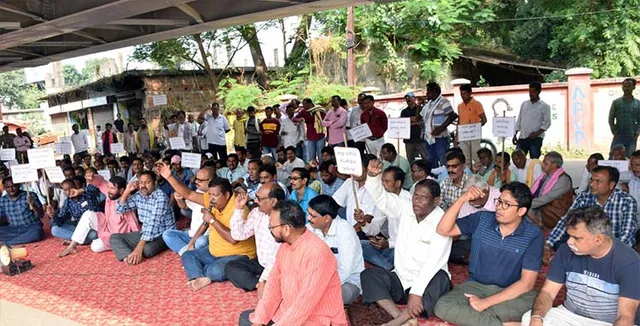 ମିଲ୍‌କୁ ଯାଉଛି ବାହାର ଧାନ, ପ୍ରଶାସନ ଚୁପ୍ କାହିଁକି?