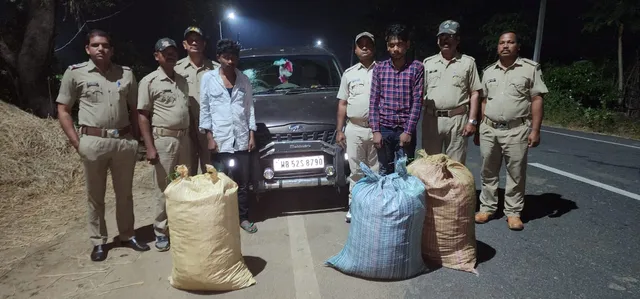 କନ୍ଧମାଳରୁ ପଶ୍ଚିମବଙ୍ଗ ଚାଲାଣ ବେଳେ ୨ ବଙ୍ଗୀୟ ଯୁବକ ଗିରଫ, ୬୦କିଲୋ ଗଞ୍ଜେଇ ଜବତ