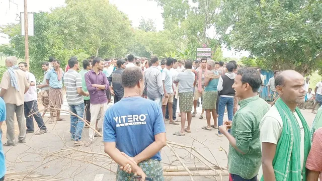 ମାଛ ମାରିବାକୁ ମାଡ଼ି ବସିଛନ୍ତି ଆନିକଟ, ରାସ୍ତା ଅବରୋଧ କରି ପ୍ରତିବାଦ କଲେ ଚାଷୀ