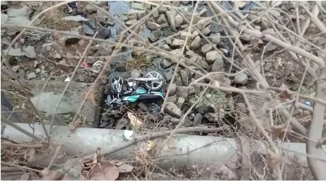 ୩୦ ଫୁଟ୍‌ ତଳକୁ ଖସିଲା ବାଇକ୍‌, ୨ ଯୁବକ ଗୁରୁତର