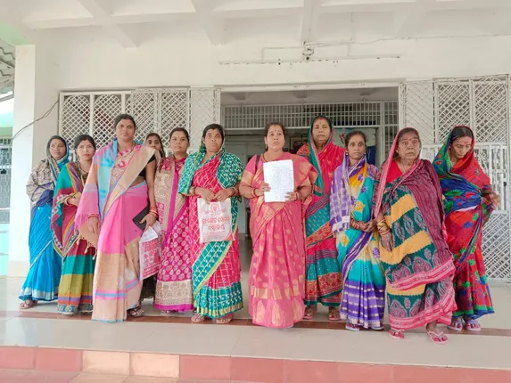 ଲୋକଙ୍କ ଠାରୁ ଦେଢ଼ କୋଟି ଟଙ୍କା ଠକି ନେଇଥିବା ଅଭିଯୋଗ, ଆରକ୍ଷୀ ଅଧୀକ୍ଷକଙ୍କୁ ଅଭିଯୋଗ