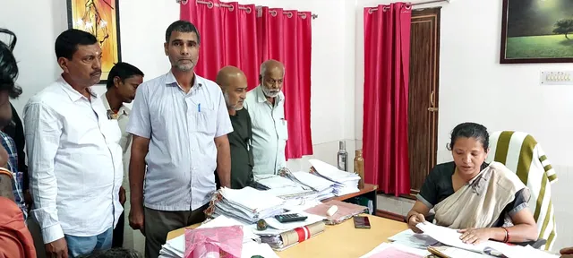 ଦରମା ବିଲକୁ ନେଇ ଟ୍ରେଜେରୀ ଅଫିସର-ପୌର କର୍ମଚାରୀ ମୁହାଁମୁହିଁ