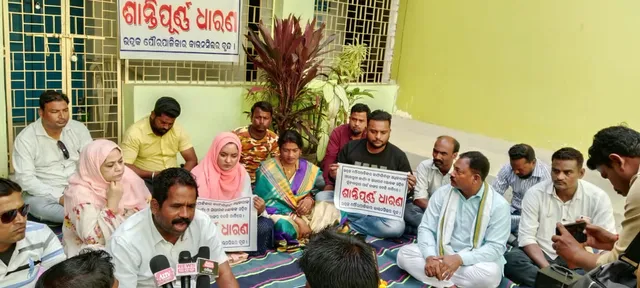 ଭଦ୍ରକ ପୌର କାର୍ଯ୍ୟନିର୍ବାହୀ ଅଧିକାରୀଙ୍କ ବଦଳି ଦାବିରେ ଧାରଣା