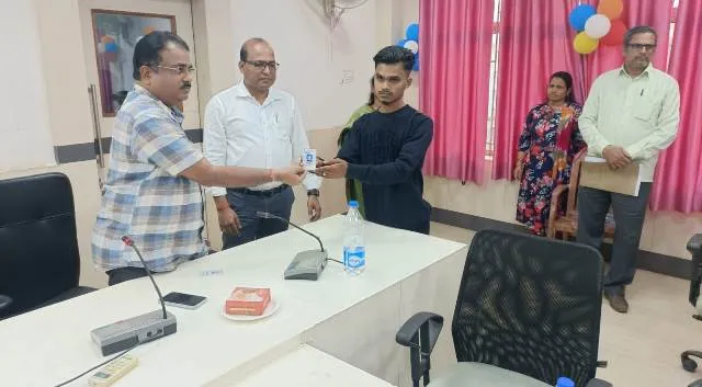 ଖୋର୍ଦ୍ଧା ଜିଲ୍ଲାରେ ୬୨ ପ୍ରତିଶତ ଭୋଟରଙ୍କ ପରିଚୟପତ୍ର ସହ ଆଧାରର ସ୍ୱେଚ୍ଛାକୃତ ସଂଯୋଗ