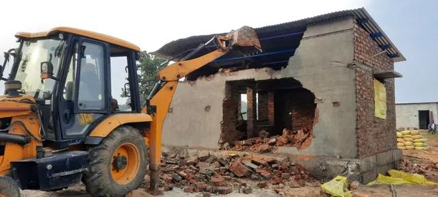 ପ୍ରଶାସନ ତରଫରୁ ଜବରଦଖଲ ଉଚ୍ଛେଦ; ଜବରଦସ୍ତ ମାଡି ବସିଥିଲେ ପୌର ପରିଷଦର ୧୦ ଏକର ସରକାରୀ ଜମିକୁ