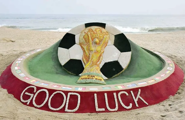 ବାଲୁକା କଳାରେ ଫିଫା ବିଶ୍ବକପ୍‌ ଟ୍ରଫି