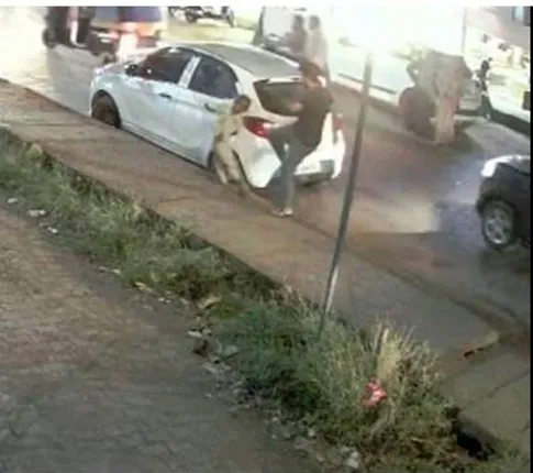 କାରକୁ ଧରି ଛିଡ଼ା ହୋଇଥିବାରୁ ୬ବର୍ଷ ଶିଶୁ ଛାତିକୁ ଗୋଇଠା ମାରିଲେ ଚାଳକ