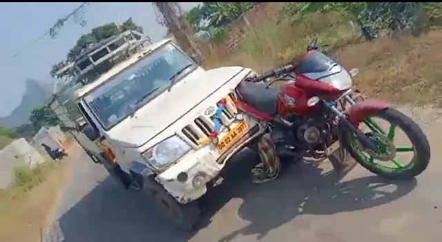 ସଡ଼କ ଦୁର୍ଘଟଣା: ପିକଅପ୍ ଧକ୍କାରେ ବାଇକ୍ ଆରୋହୀ ମୃତ, ସହଯାତ୍ରୀ ଗୁରୁତର