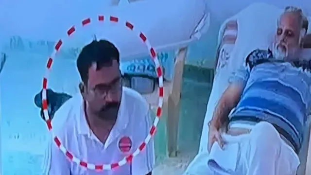 ଜେଲ୍‌ରେ ‘ଆପ୍‌’ ମନ୍ତ୍ରୀଙ୍କୁ ଘଷାମୋଡ଼ା କରୁଥିବା ବ୍ୟକ୍ତି ନିଜ ଝିଅକୁ ଦୁଷ୍କର୍ମ କରିଥିବା ଅଭିଯୋଗରେ ଭୋଗୁଛି ଜେଲ୍‌