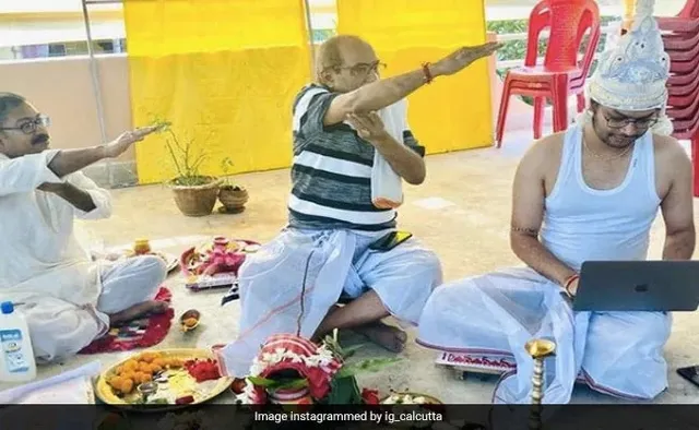 ନିଜ ବିବାହ ମଣ୍ଡପରେ ଲାପ୍‌ଟପ୍‌ ଧରି କାମ କରୁଥିଲେ ବର; ବ୍ୟବହାରକାରୀ ଲେଖିଲେ କନ୍ୟାଙ୍କୁ ଈଶ୍ବର ଭରସା