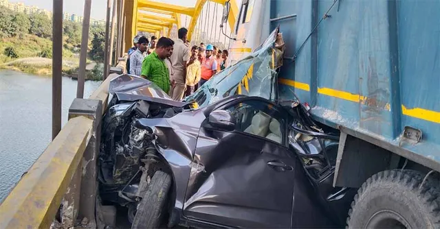 କାର୍‌ ଉପରେ ଚଢ଼ିଗଲା ହାଇୱା