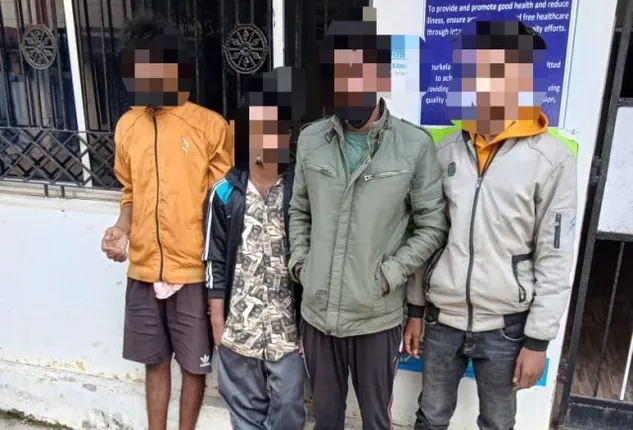 ପାହାଡ଼ ଉପରେ ବଳପୂର୍ବକ ଟଙ୍କା ଓ ମୋବାଇଲ୍‌ ଫୋନ୍‌ ଲୁଟି ୪ ଗିରଫ, ଚୋରି ସାମଗ୍ରୀ ଉଦ୍ଧାର