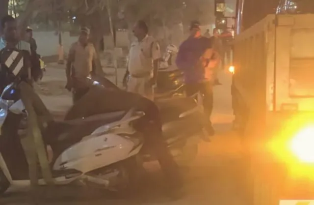 ମହଙ୍ଗା ପଡ଼ିଲା ବେଆଇନ ପାର୍କିଂ; ଗୋଟିଏ କାର୍‌, ୭ ବାଇକ୍‌କୁ ଉଠାଇଲା ଆର୍‌ଏମ୍‌ସି