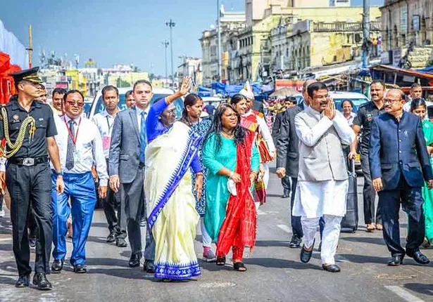 ଓଡ଼ିଶାରେ ରାଷ୍ଟ୍ରପତି ଦ୍ରୌପଦୀ ମୁର୍ମୁ: ମନ ଜିଣିନେଲେ, ମହାପ୍ରଭୁଙ୍କ ଦର୍ଶନ ପାଇଁ ବଡ଼ଦାଣ୍ଡରେ ୨ କିମି ଚାଲିଲେ