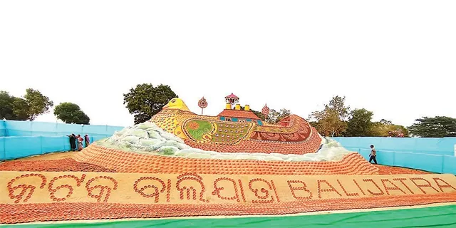 ଲିମ୍‌କା ବୁକ୍‌ ଅଫ୍‌ ରେକର୍ଡସ୍‌ରେ କଟକ ବାଲିଯାତ୍ରା: ୨୫ ହଜାର ମାଟି ଦୀପରେ ୨୫ ଫୁଟ୍‌ ଉଚ୍ଚର ବାଲି ବୋଇତ